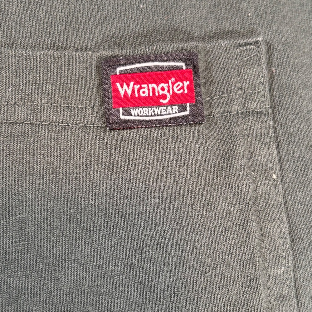Wrangler Workwear Mens Large‎ Green Long Sleeve Pocket T-Shirt WW55270 Cotton - Picture 2 of 8